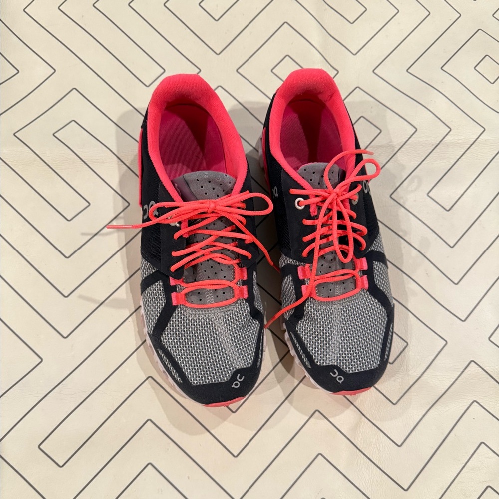 On Running Sneakers - Picture 2 of 16